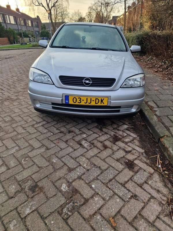 Grijs Gebruikt 2002 Opel Astra Hatchback | € 650 (Goede deal) - Afbeelding 1/4