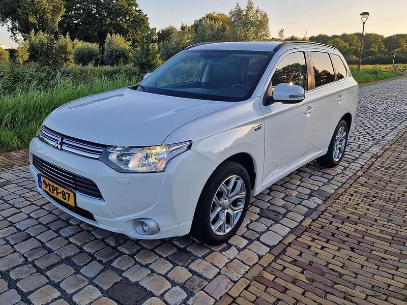 Wit Gebruikt 2014 Mitsubishi Outlander P-HEV Edition SUV | € 13.000 (Goede deal) - Afbeelding 1/4