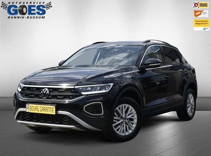 Zwart Gebruikt 2025 VW T-Roc Life SUV | € 30.910 (Eerlijke prijs) - Afbeelding 1/4