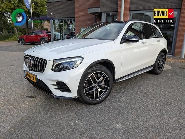 Wit Occasion 2018 Mercedes GLC250 AMG line SUV | € 34.050 (Goede deal) - Afbeelding 1/4