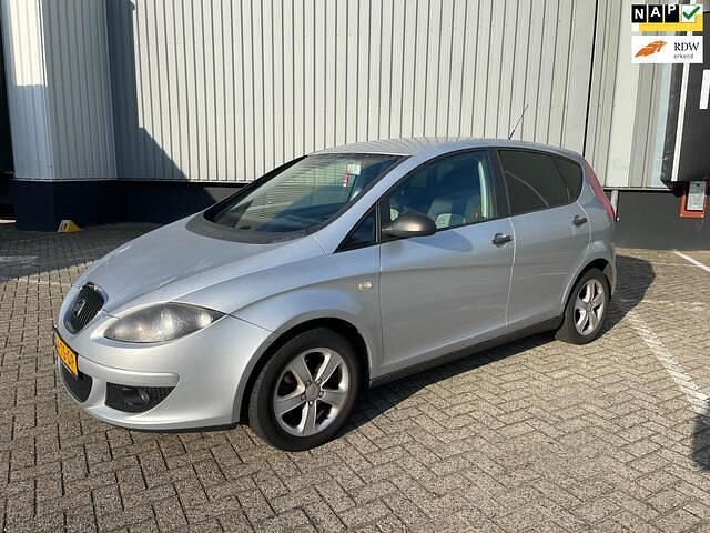 Grijs (metallic) Gebruikt 2007 Seat Altea MPV | € 1.445 (Eerlijke prijs) - Afbeelding 1/4