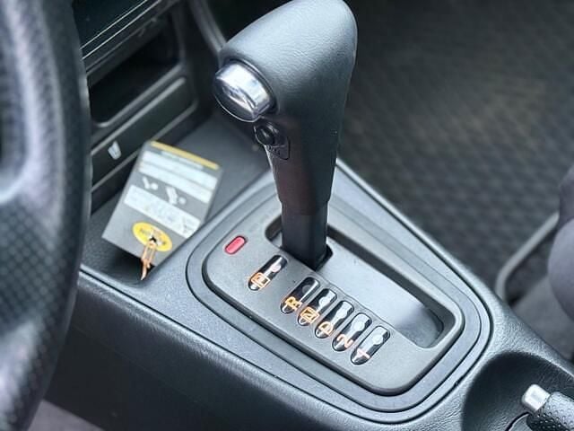 Occasion Nissan Almera Acenta 116 PK (85 kW) 2005 Grijs Hatchback