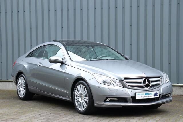 Grijs, metallic lak Gebruikt 2009 Mercedes E350 Coupé | € 22.500 (Duur) - Afbeelding 1/4
