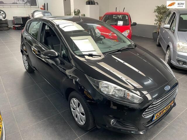 Zwart Gebruikt 2015 Ford Fiesta Style Hatchback | € 6.450 (Eerlijke prijs) - Afbeelding 1/4