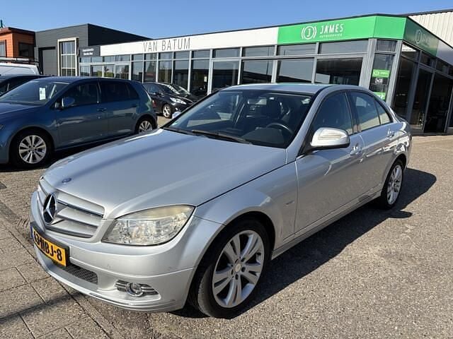 Grijs Occasion 2008 Mercedes C200 Avantgarde Sedan | € 9.995 (Iets duurder) - Afbeelding 1/4