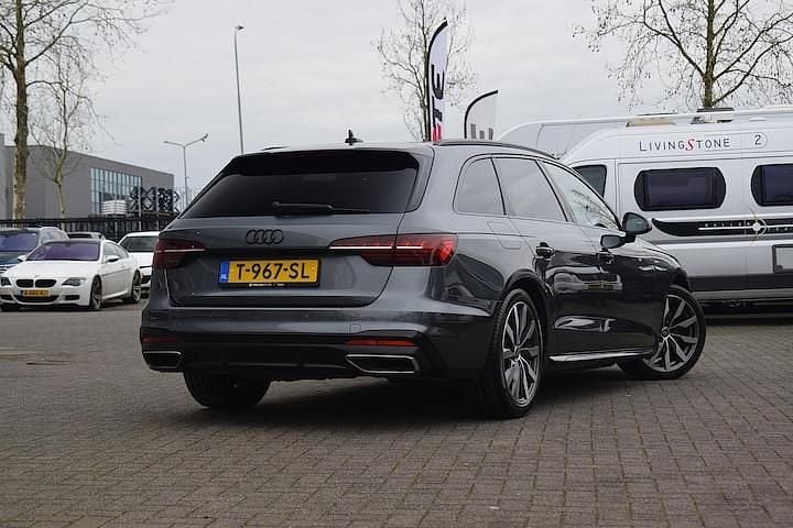 Occasion Audi A4 Competition 2023 Grijs Stationwagen