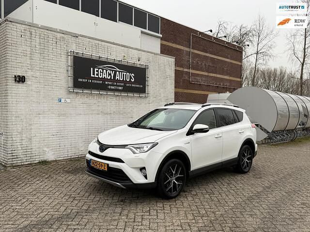 Wit Occasion 2017 Toyota RAV4 Executive SUV | € 22.999 (Eerlijke prijs) - Afbeelding 1/4
