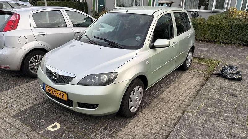 Groen Gebruikt 2007 Mazda 2 Touring Stationwagen | € 2.499 (Goede deal) - Afbeelding 1/4