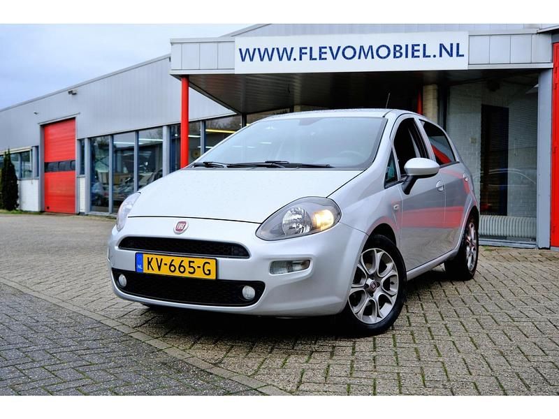 Grijs Gebruikt 2016 Fiat Punto Lounge Hatchback | € 7.950 (Duur) - Afbeelding 1/4
