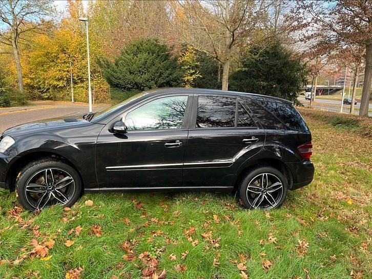 Gebruikt 2006 Mercedes ML420 SUV | € 5.950 - Afbeelding 1/4