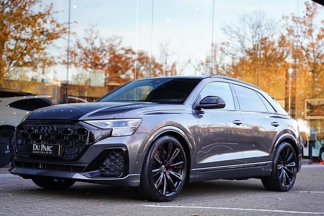 Grijs Nieuw 2025 Audi Q8 Competition SUV | € 129.888 - Afbeelding 1/4
