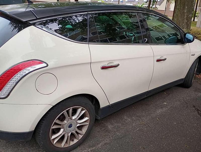Gebruikt 2009 Lancia Delta MPV | € 1.250 (Iets duurder) - Afbeelding 1/3