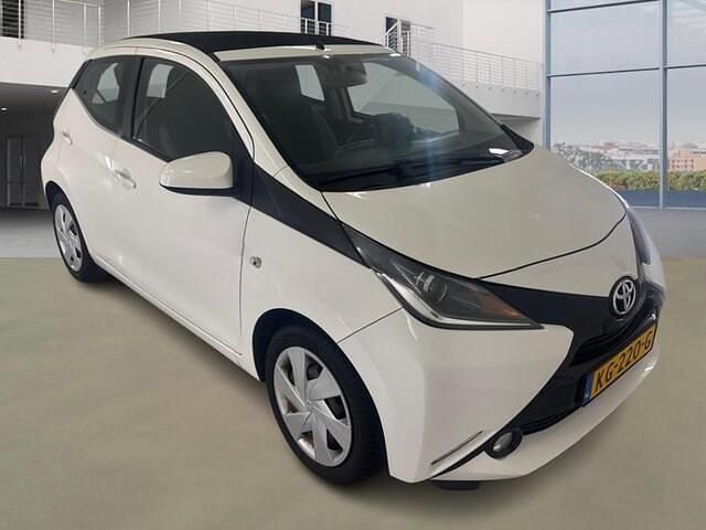 Occasion Toyota Aygo X-wave 69 PK (50 kW) 2016 Wit (metallic) Hatchback