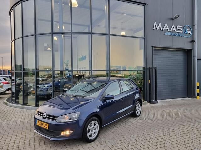 Blauw (metallic) Gebruikt 2014 VW Polo Edition Hatchback | € 7.250 (Eerlijke prijs) - Afbeelding 1/4