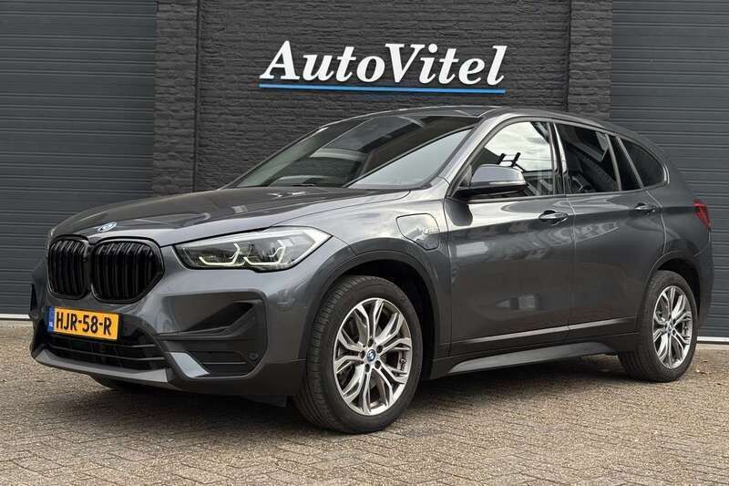Grijs Gebruikt 2022 BMW X1 Advantage SUV | € 31.745 (Eerlijke prijs) - Afbeelding 1/3