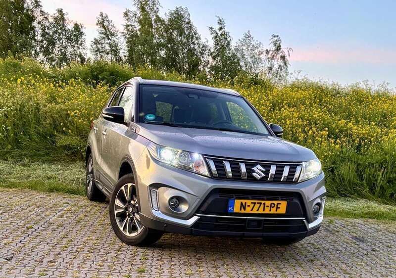 Grijs Gebruikt 2019 Suzuki Vitara SUV | € 18.500 (Eerlijke prijs) - Afbeelding 1/4