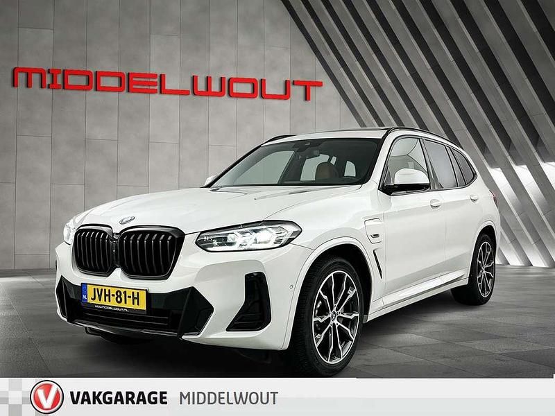 Wit (metallic) Occasion 2022 BMW X3 M Sport SUV | € 46.950 (Eerlijke prijs) - Afbeelding 1/4