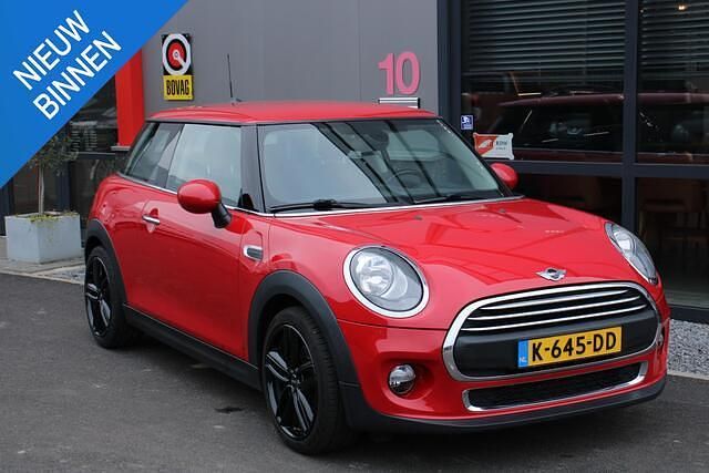 Rood Gebruikt 2017 Mini ONE Business Hatchback | € 8.940 (Super prijs) - Afbeelding 1/4