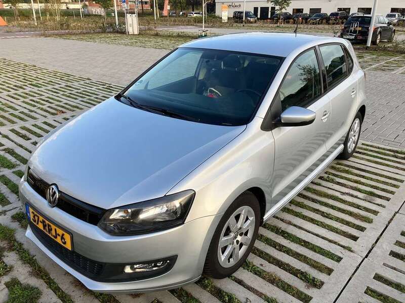 Grijs Gebruikt 2011 VW Polo Comfortline Hatchback | € 3.850 (Goede deal) - Afbeelding 1/4