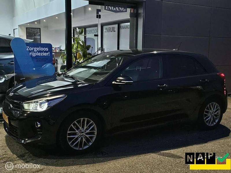 Zwart Occasion 2017 Kia Rio Hatchback | € 5.995 (Super prijs) - Afbeelding 1/4