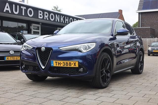 Blauw Gebruikt 2017 Alfa Romeo Stelvio SUV | € 22.950 (Iets duurder) - Afbeelding 1/4
