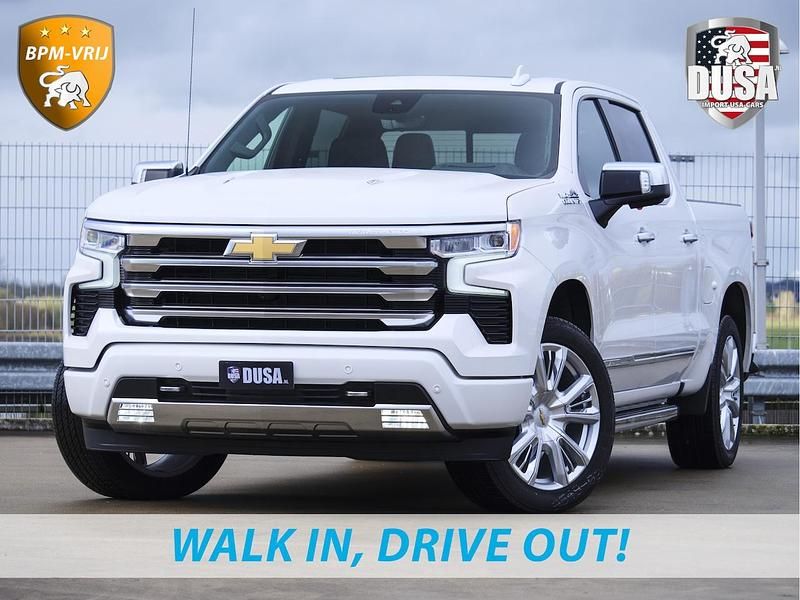 Wit (metallic) Occasion 2024 Chevrolet Silverado Sedan | € 69.950 (Eerlijke prijs) - Afbeelding 1/4