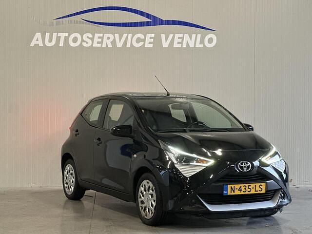 Zwart Gebruikt 2021 Toyota Aygo X-play Hatchback | € 8.950 (Eerlijke prijs) - Afbeelding 1/4