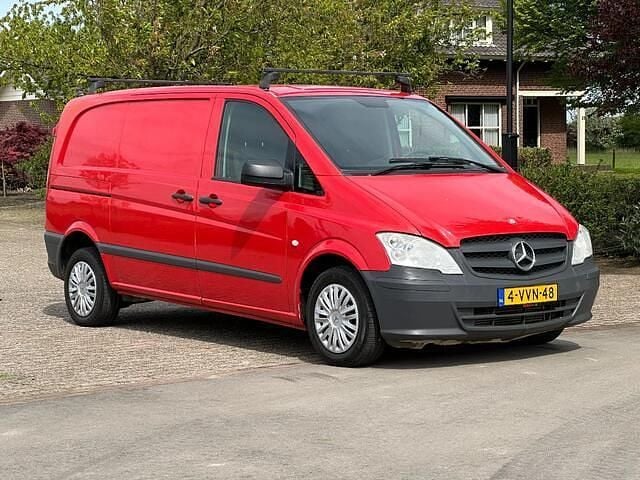 Rood Occasion 2012 Mercedes Vito Van | € 10.750 (Iets duurder) - Afbeelding 1/4