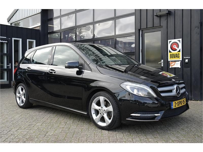 Zwart Gebruikt 2014 Mercedes B180 Prestige MPV | € 11.999 (Goede deal) - Afbeelding 1/4