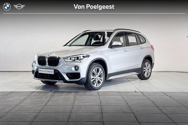 Glaciersilber metallic (licht grijs metallic) Gebruikt 2018 BMW X1 Sport Line SUV | € 25.900 (Eerlijke prijs) - Afbeelding 1/4