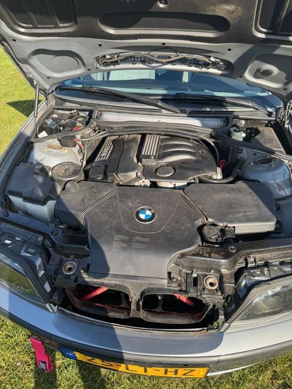 Grijs Gebruikt 2003 BMW 318 Executive Sedan | € 1.500 (Super prijs) - Afbeelding 1/4