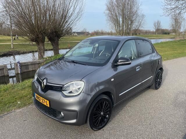 Grijs, metallic lak Gebruikt 2022 Renault Twingo Urban Night Hatchback | € 11.750 (Goede deal) - Afbeelding 1/4