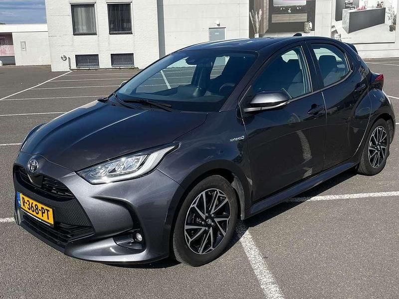Grijs Gebruikt 2020 Toyota Yaris Hybrid Edition Hatchback | € 18.700 (Goede deal) - Afbeelding 1/4