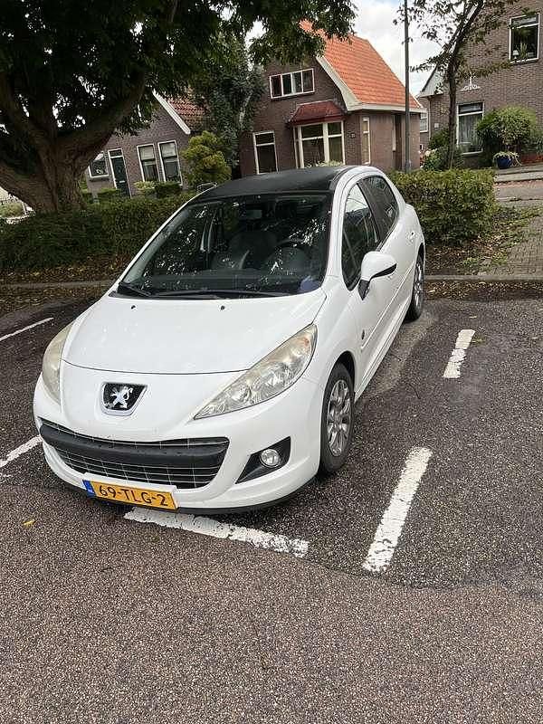 Wit Gebruikt 2012 Peugeot 207 Urban Move Hatchback | € 3.750 (Eerlijke prijs) - Afbeelding 1/4