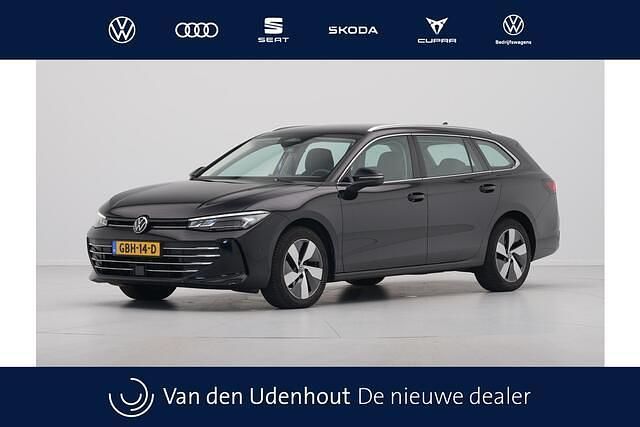 Zwart Gebruikt 2024 VW Passat Business Stationwagen | € 34.840 (Eerlijke prijs) - Afbeelding 1/4