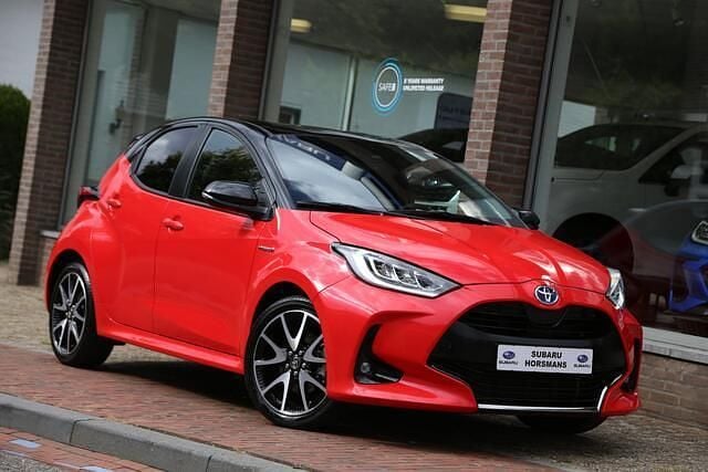 Rood Gebruikt 2020 Toyota Yaris Executive Hatchback | € 19.950 (Goede deal) - Afbeelding 1/4