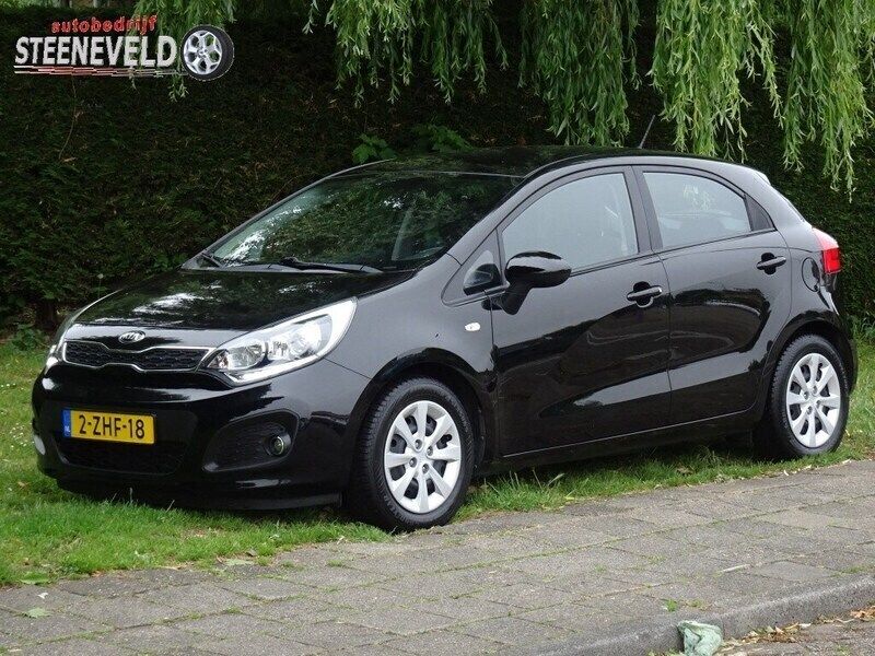 Zwart, metallic lak Gebruikt 2015 Kia Rio Hatchback | € 8.450 (Eerlijke prijs) - Afbeelding 1/4