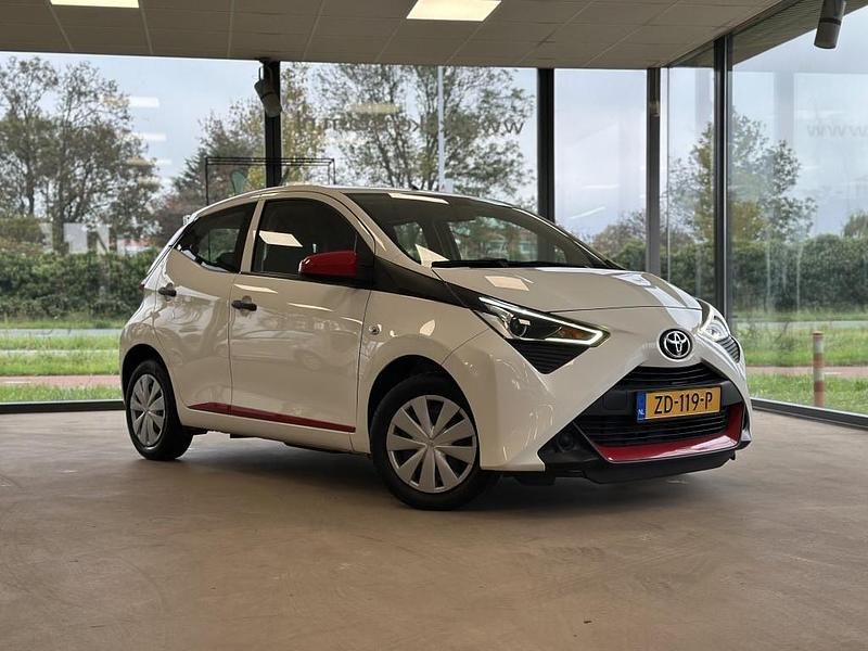 Wit Gebruikt 2019 Toyota Aygo Hatchback | € 10.250 (Eerlijke prijs) - Afbeelding 1/4