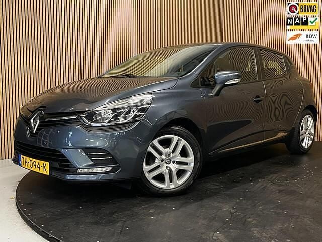 Grijs Gebruikt 2018 Renault Clio IV Zen Hatchback | € 8.945 (Eerlijke prijs) - Afbeelding 1/2