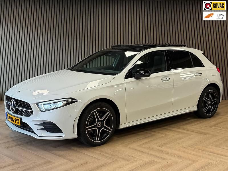 Wit Gebruikt 2023 Mercedes A250 AMG line Hatchback | € 35.995 (Eerlijke prijs) - Afbeelding 1/4