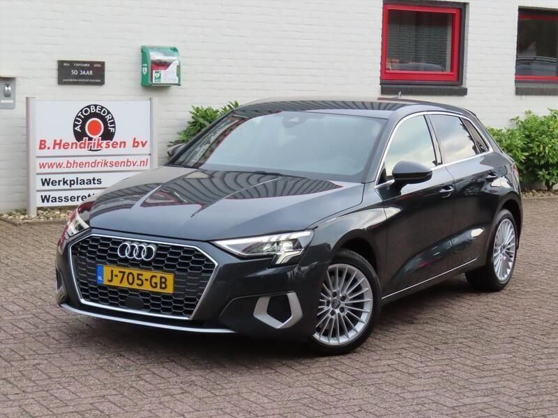 Grijs Gebruikt 2020 Audi A3 Sportback Business Hatchback | € 24.950 (Goede deal) - Afbeelding 1/4