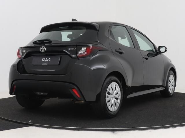Zwart, metallic lak Gebruikt 2024 Toyota Yaris Active Hatchback | € 23.950 (Eerlijke prijs) - Afbeelding 1/2