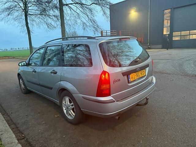 Occasion Ford Focus Trend 101 PK (74 kW) 2003 Grijs (metallic) Stationwagen