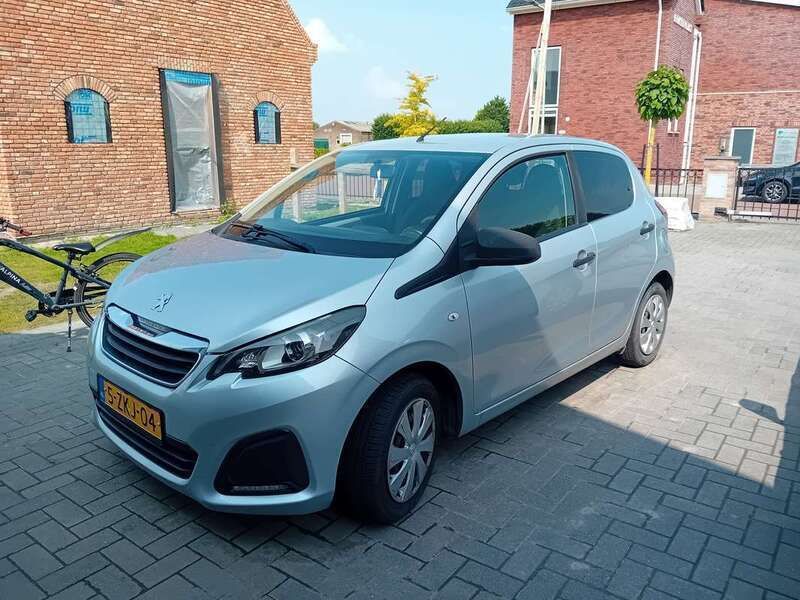 Grijs Gebruikt 2015 Peugeot 108 Access Hatchback | € 4.250 (Goede deal) - Afbeelding 1/4