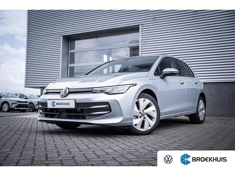 Grijs Gebruikt 2025 VW Golf VIII Edition Hatchback | € 34.895 (Eerlijke prijs) - Afbeelding 1/4