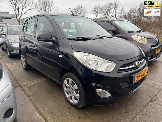 Zwart Occasion 2011 Hyundai i10 Hatchback | € 1.250 (Super prijs) - Afbeelding 1/4