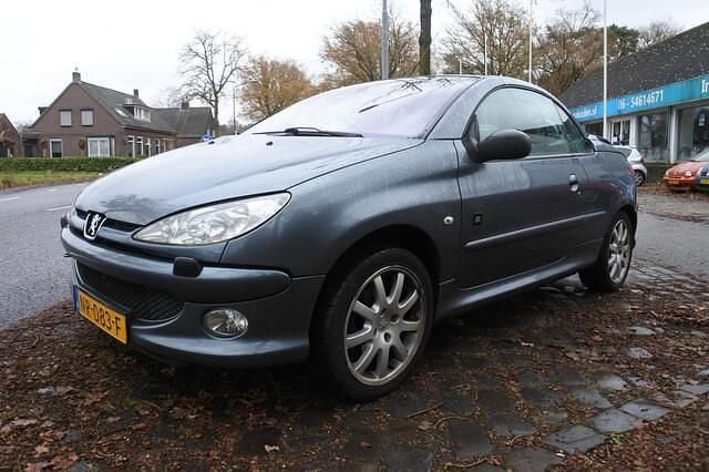 Blauw (metallic) Gebruikt 2006 Peugeot 206 CC S Cabriolet | € 695 (Goede deal) - Afbeelding 1/4