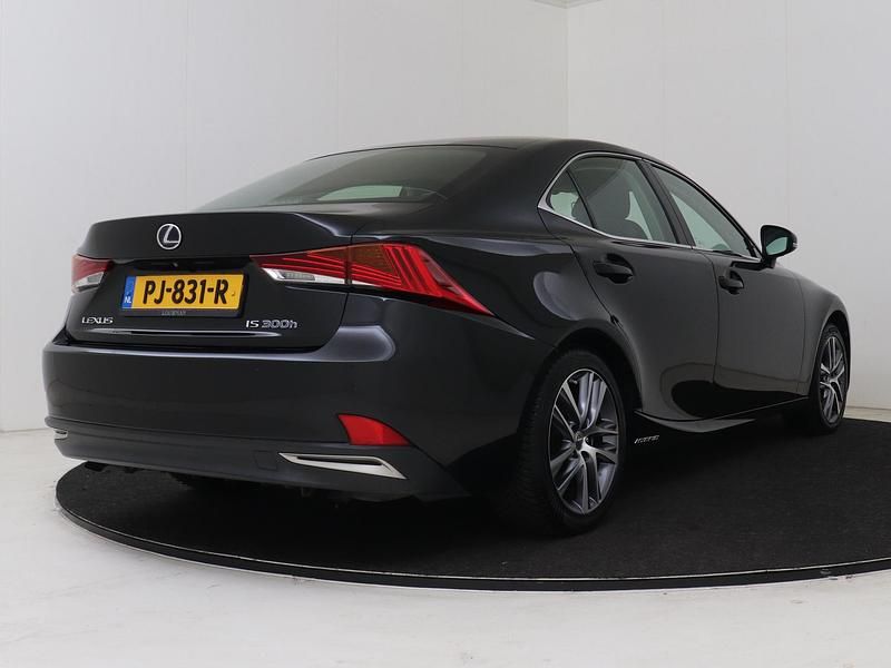 Occasion Lexus IS300h Business Edition 223 PK (164 kW) 2017 Zwart (metallic) Sedan