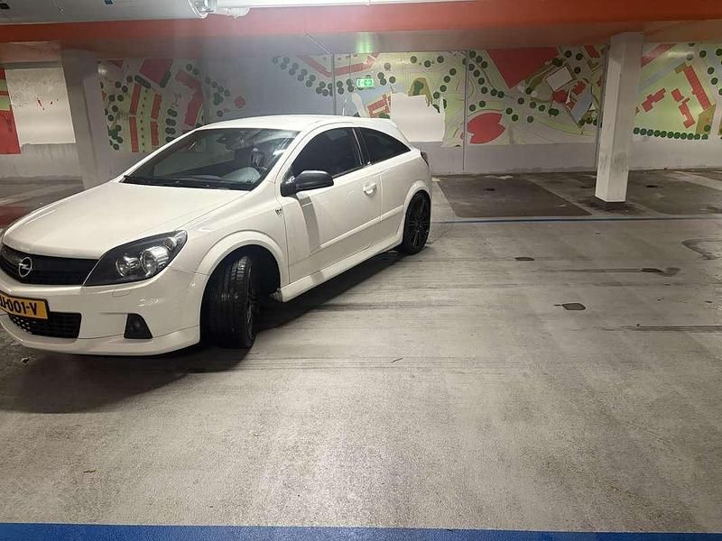 Occasion Opel Astra Sport 116 PK (85 kW) 2009 Wit Coupé