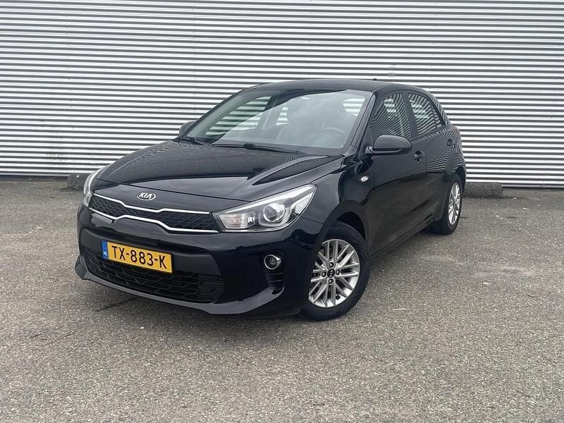 Zwart Occasion 2018 Kia Rio Hatchback | € 12.750 (Eerlijke prijs) - Afbeelding 1/4